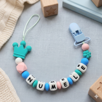Lănțișor pentru suzetă, personalizat cu numele bebelusului, Coroana Turcoaz, cod 20250070 - Lănțisoare suzetă